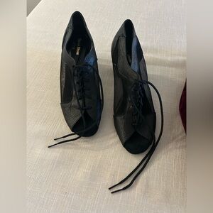 Ballroom Dance Shoes: Black Lace-Up Peep Toe Heels with Velvet Bag and brush